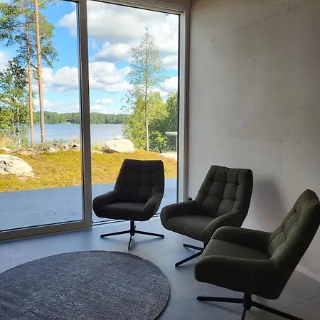 Auroora - Moderni Lomakohde Jaerven Rannalla Villa *